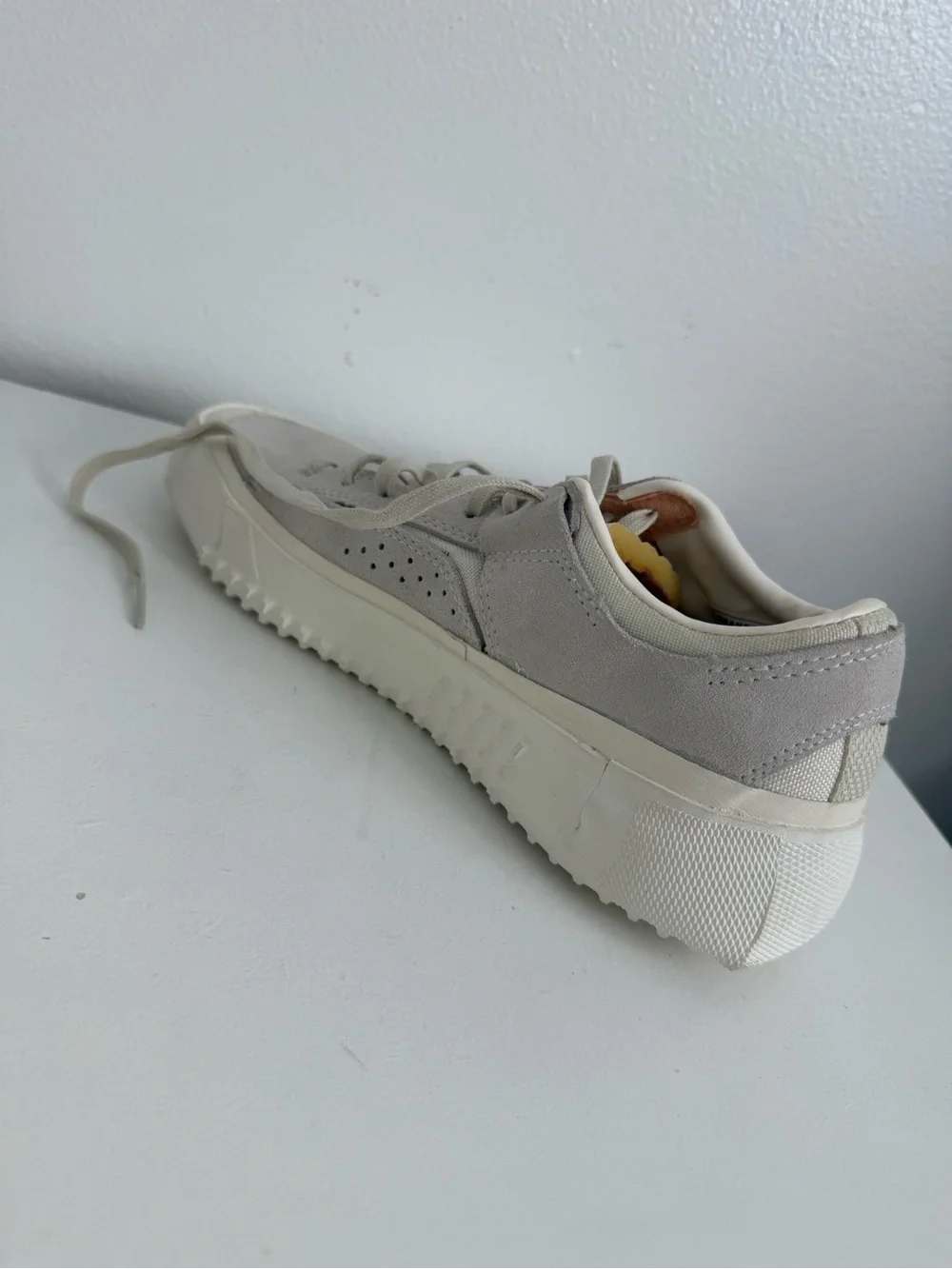 Brandblack Low-Top Sneakers in Cream/Beige